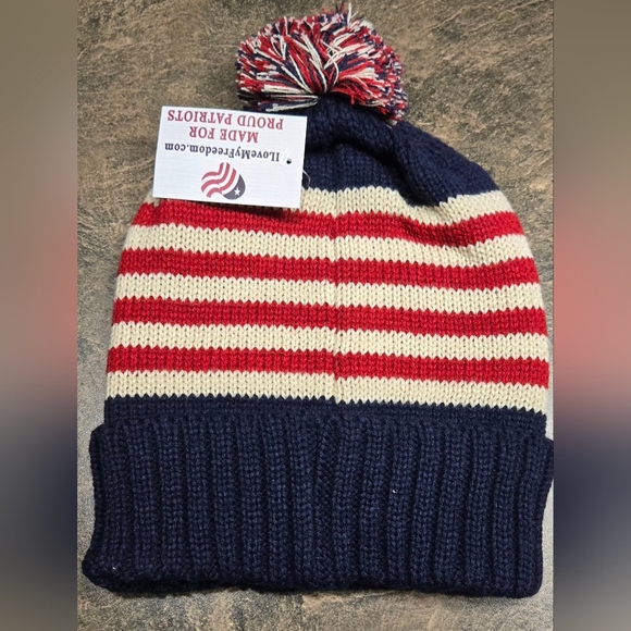 Trump Pom Pom Beanie - Picture 4 of 6